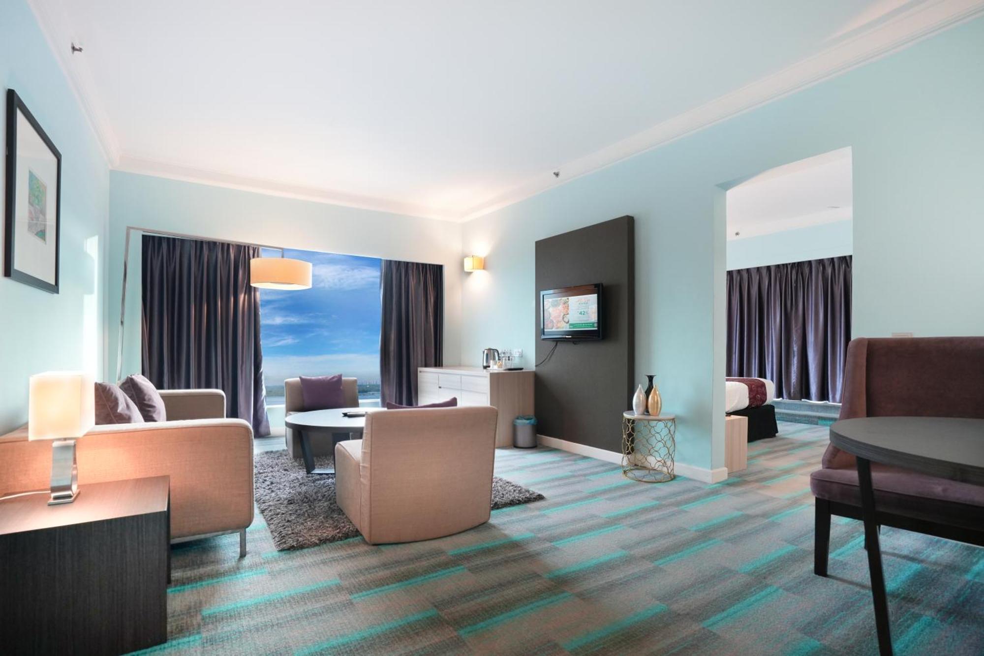 Thistle Johor Bahru Exterior foto Suite